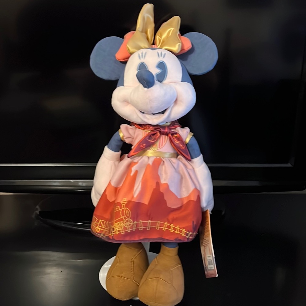 Disney MMMA Big Thunder Mountain Minnie Plush
